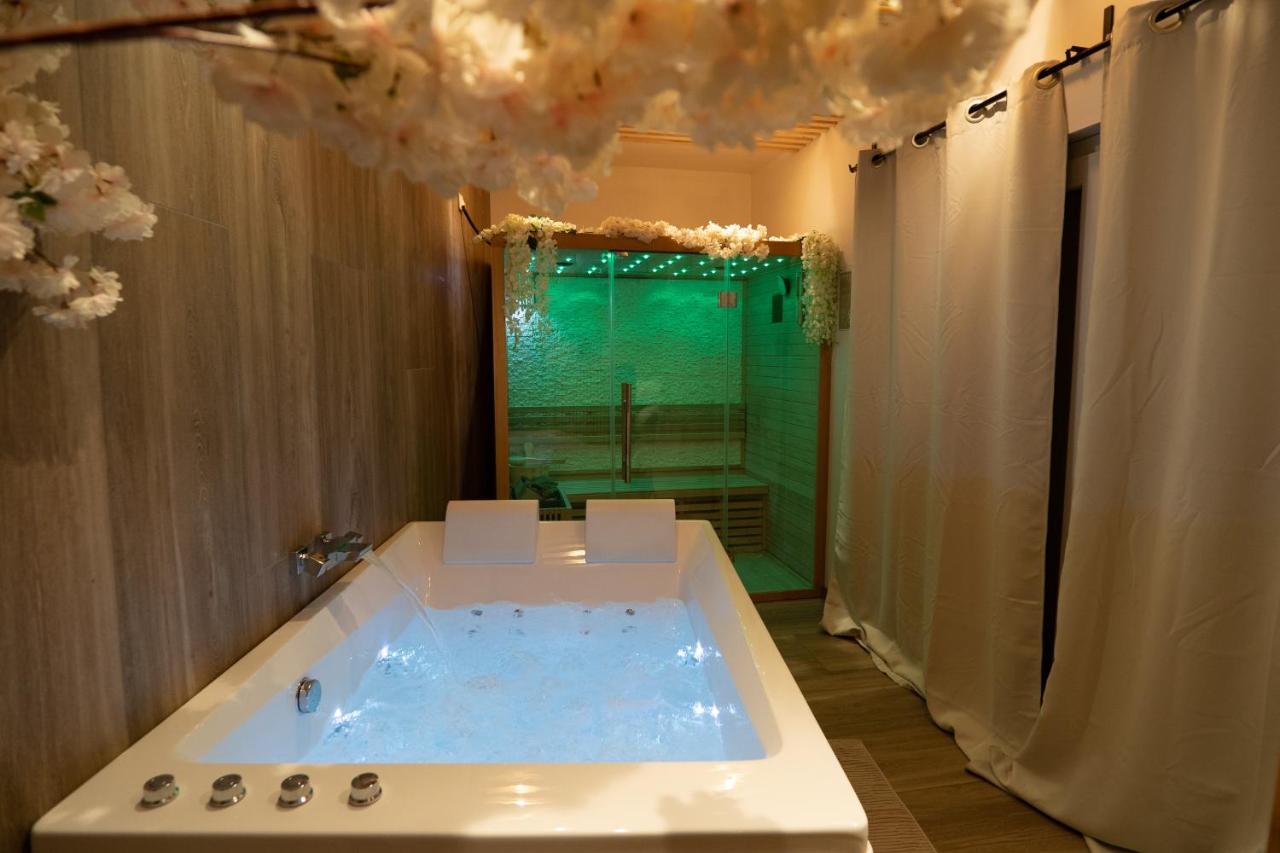 Capsule Thailande I Sauna I Balneo I Console I Jeux En Bois I Cinema I Cour Interieure Trith-Saint-Leger Luaran gambar