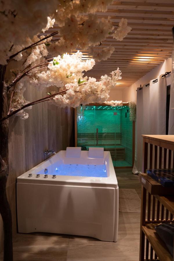 Capsule Thailande I Sauna I Balneo I Console I Jeux En Bois I Cinema I Cour Interieure Trith-Saint-Leger Luaran gambar