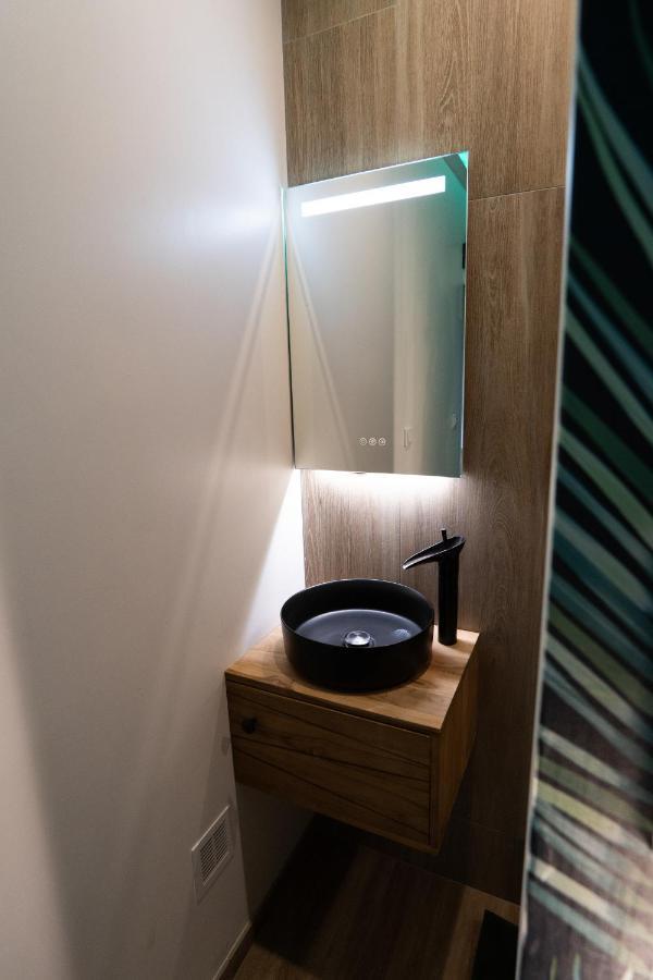 Capsule Thailande I Sauna I Balneo I Console I Jeux En Bois I Cinema I Cour Interieure Trith-Saint-Leger Luaran gambar