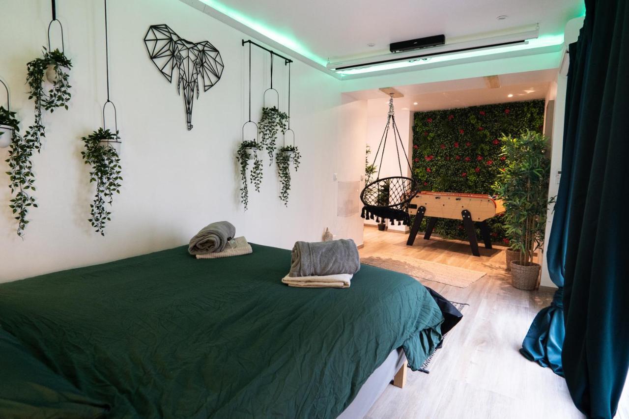 Capsule Thailande I Sauna I Balneo I Console I Jeux En Bois I Cinema I Cour Interieure Trith-Saint-Leger Luaran gambar