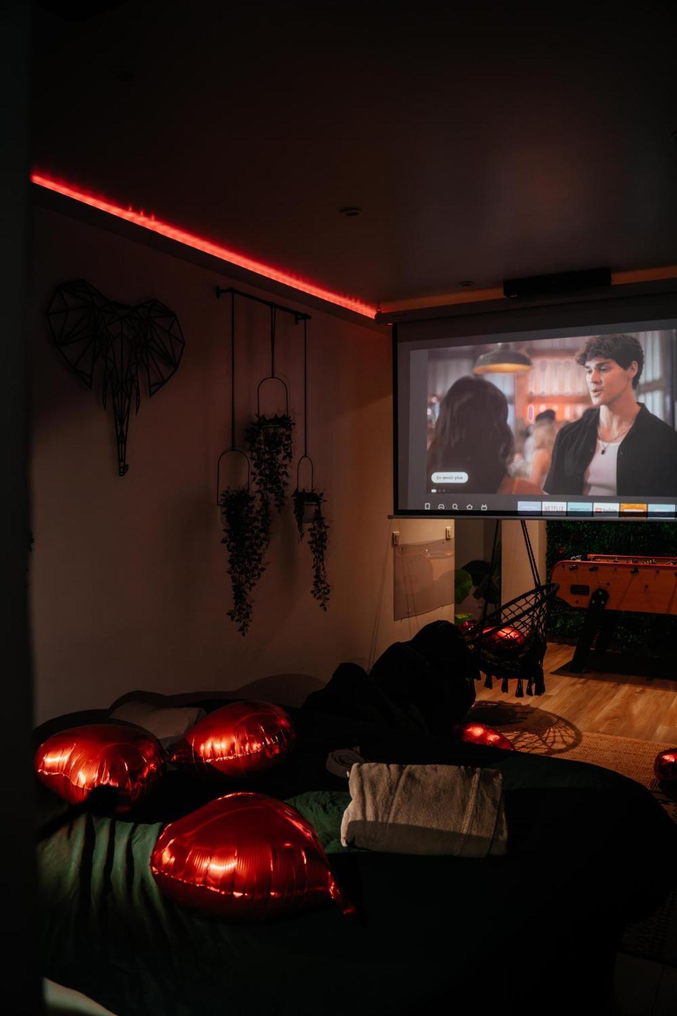 Capsule Thailande I Sauna I Balneo I Console I Jeux En Bois I Cinema I Cour Interieure Trith-Saint-Leger Luaran gambar