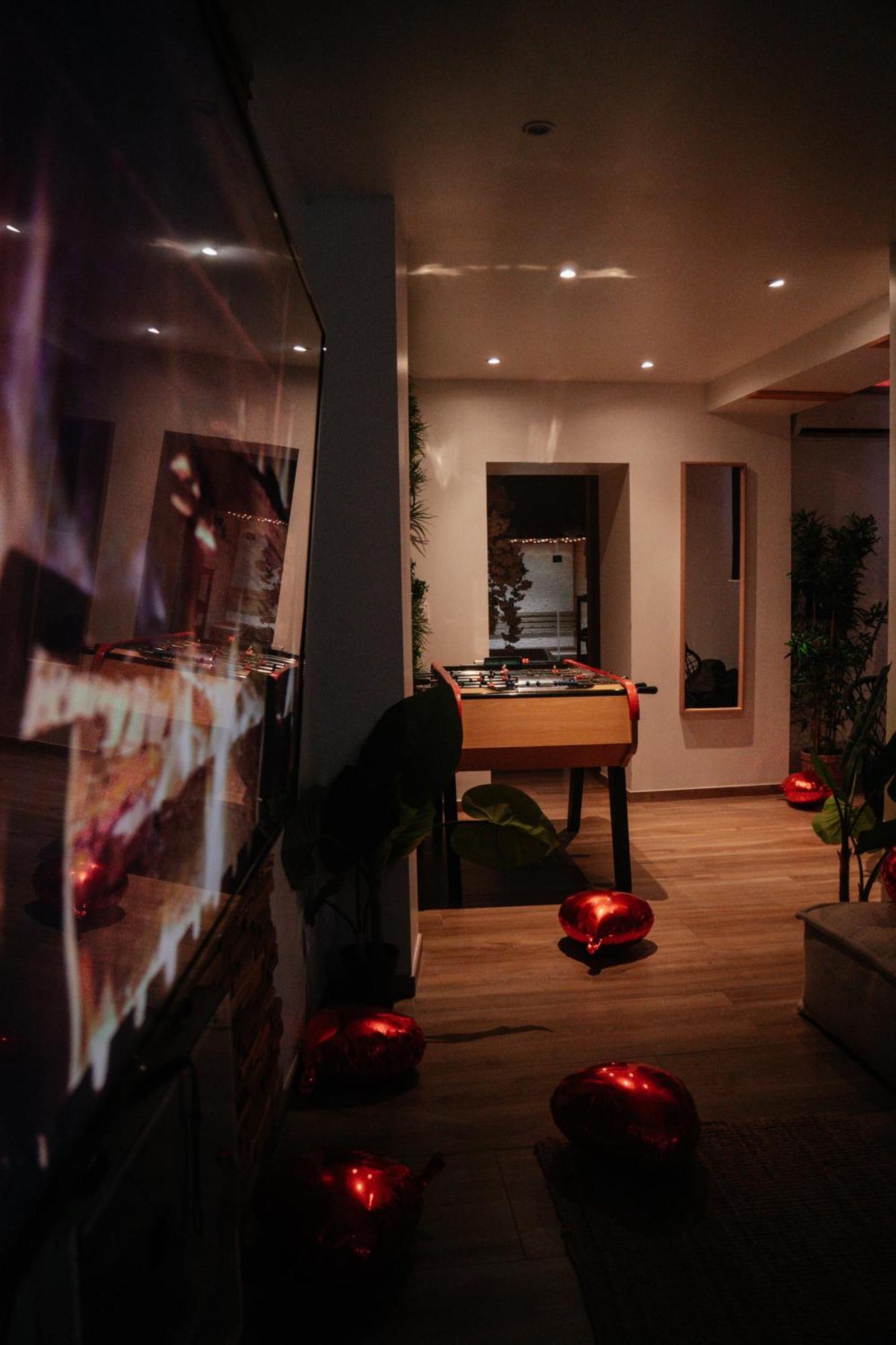 Capsule Thailande I Sauna I Balneo I Console I Jeux En Bois I Cinema I Cour Interieure Trith-Saint-Leger Luaran gambar