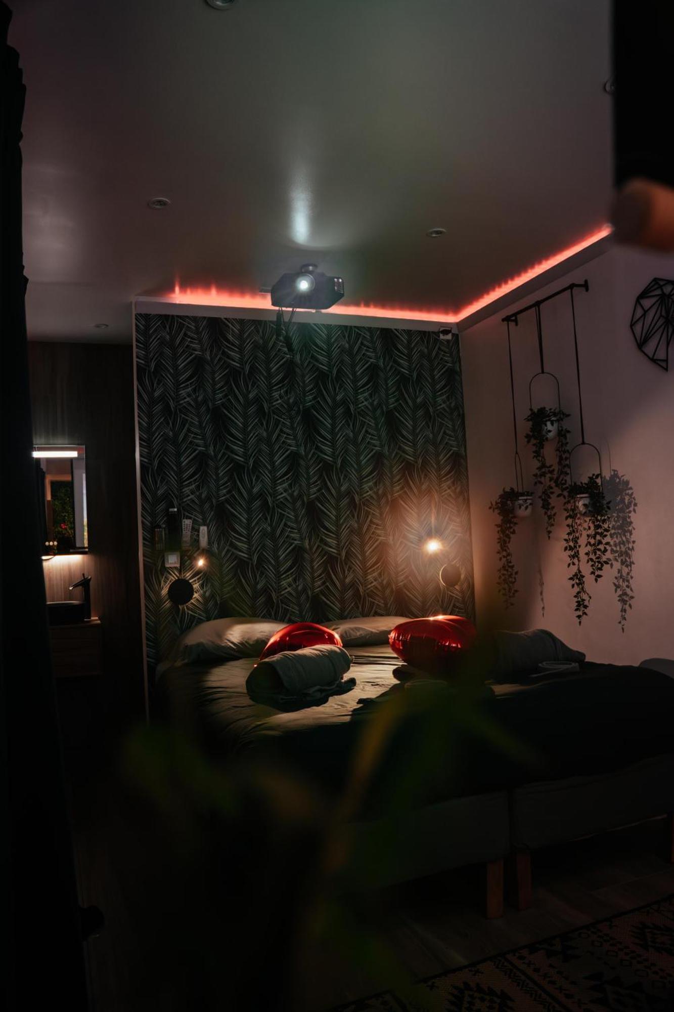 Capsule Thailande I Sauna I Balneo I Console I Jeux En Bois I Cinema I Cour Interieure Trith-Saint-Leger Luaran gambar